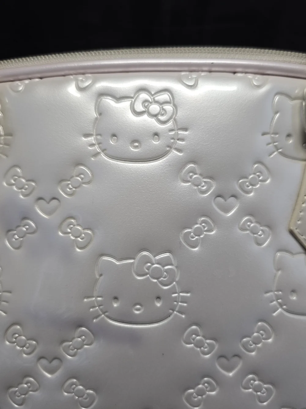 HELLO KITTY LOUNGEFLY EMBOSSED PATENT DOME SATCHEL BAG CREAM PEARL BOW PURSE